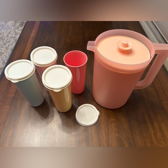 Tupperware Colorful PLASTIC Pitcher and 4-Tumbler Set - Picture 1 of 1